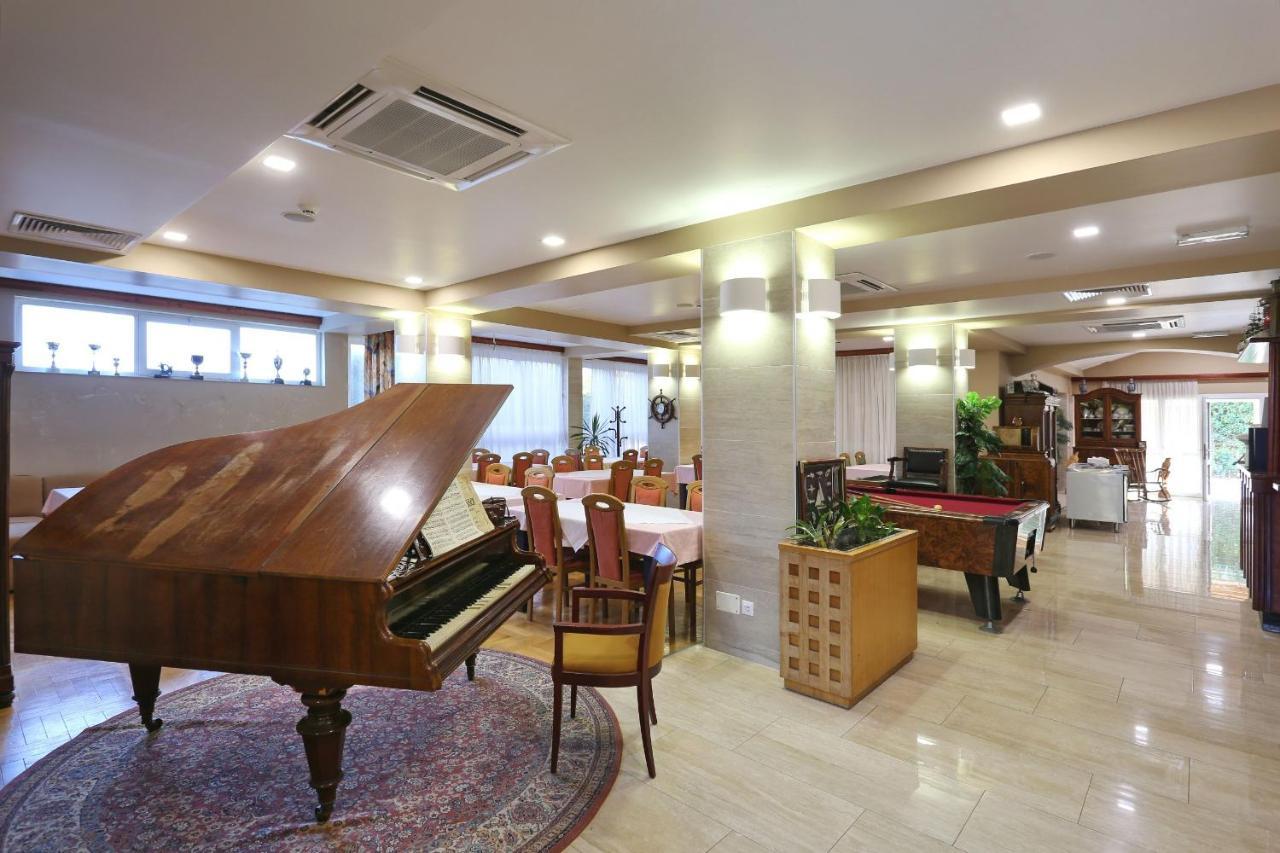 Villa Tade Debeljak Extérieur photo